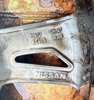 Llantas con neumáticos Originales Nissan