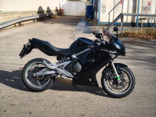 Kawasaki ER6F Negra