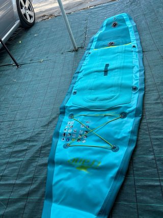 Tabla de paddle surf azul con asiento