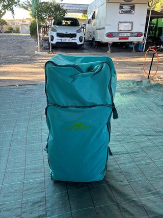 Tabla de paddle surf azul con asiento