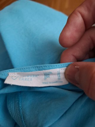 Blusa azul escote pico