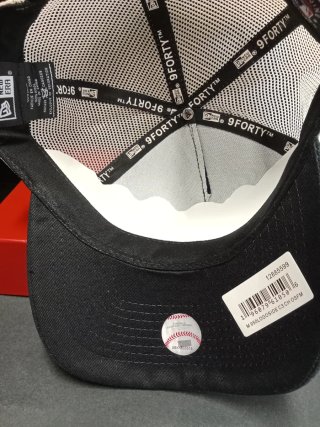 Gorra New Era LA Negra y Dorada Talla única