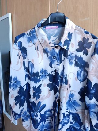Camicia donna fantasia floreale blu e bianca