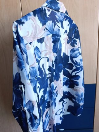 Camicia donna fantasia floreale blu e bianca