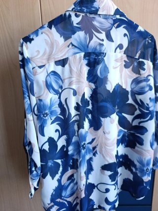 Camicia donna fantasia floreale blu e bianca