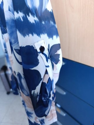 Camicia donna fantasia floreale blu e bianca