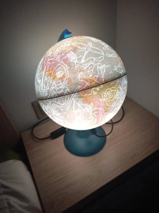 Globo terráqueo con luz