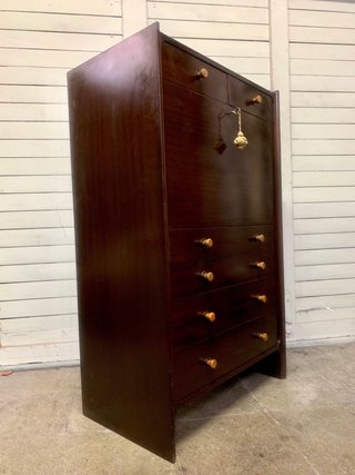 Mueble escritorio de madera. Nórdico