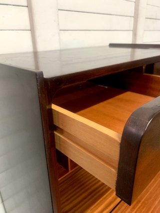 Mueble escritorio de madera. Nórdico