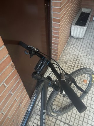 Bicicleta B'Twin Rockrider 520 26x2,1”- Seminueva.