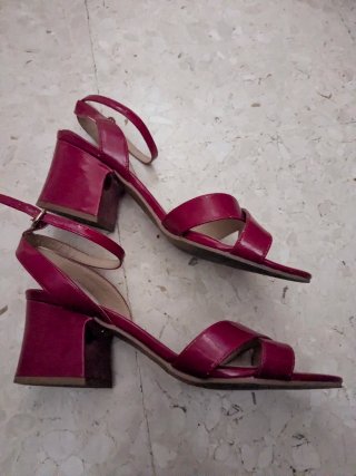 Sandalias Formula Joven tacón ancho rojas