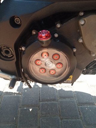 Aprilia Naked Moto Roja y Negra