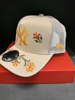 Gorra New Era 9Forty Beige y Dorada Talla única