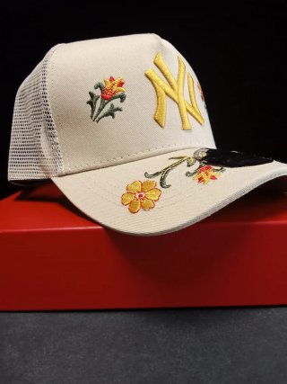 Gorra New Era 9Forty Beige y Dorada Talla única