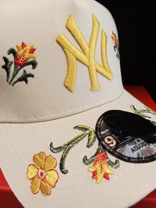 Gorra New Era 9Forty Beige y Dorada Talla única