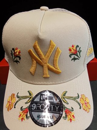 Gorra New Era 9Forty Beige y Dorada Talla única