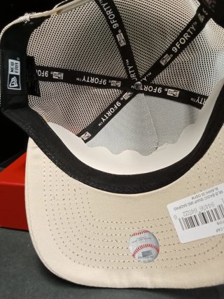 Gorra New Era 9Forty Beige y Dorada Talla única