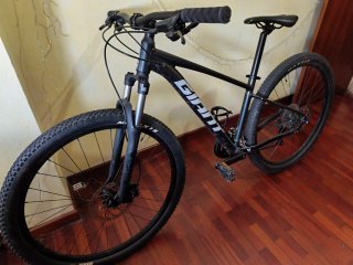 Bicicleta de Montaña Giant Negra