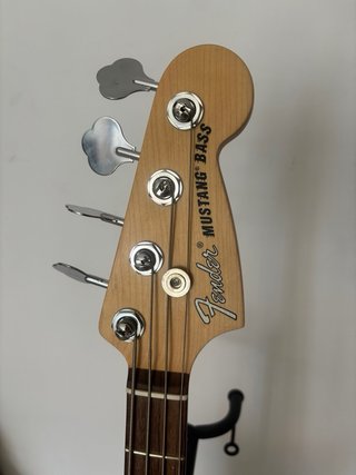 Fender AM Performer Mustang Bass