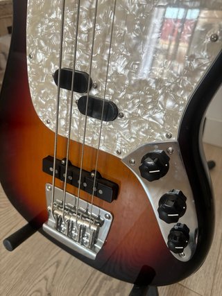 Fender AM Performer Mustang Bass
