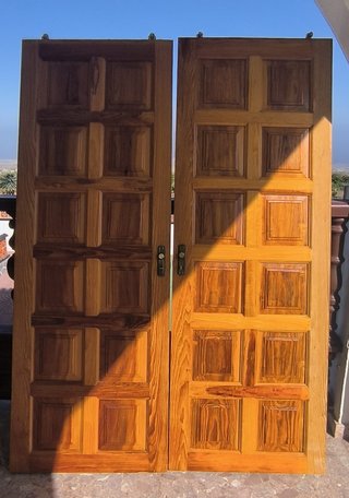 REBAJADAS Puertas Armario madera maciza artesanal.
