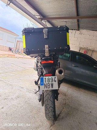 Voge 900 DSX Negra y Dorada