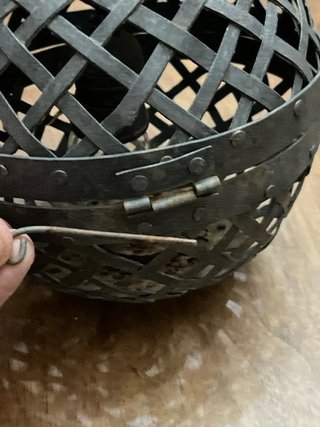Lampadario sfera in ferro battuto