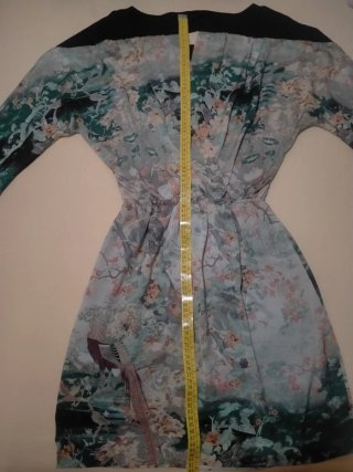 Vestido Bershka estampado japonés