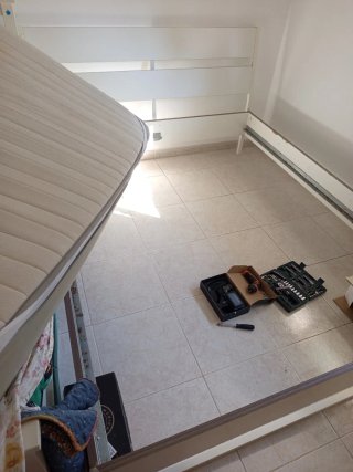 Cama de matrimonio blanca