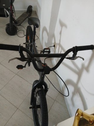 Bicicleta BMX gris