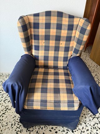 Mesa comedor+4 sillas+sofá+mesa baja