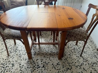Mesa comedor+4 sillas+sofá+mesa baja