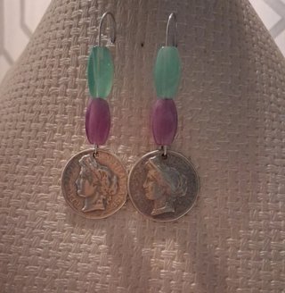 Pendientes moneda y cuentas colores