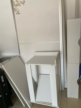 Guardaroba in legno con porte scorrevoli