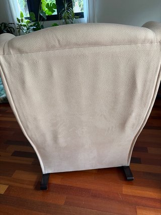 Sillón mecedora lactancia beige.