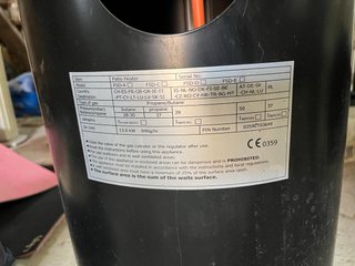 Estufa de gas seta negra y plateada