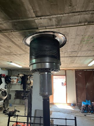 Estufa de gas seta negra y plateada