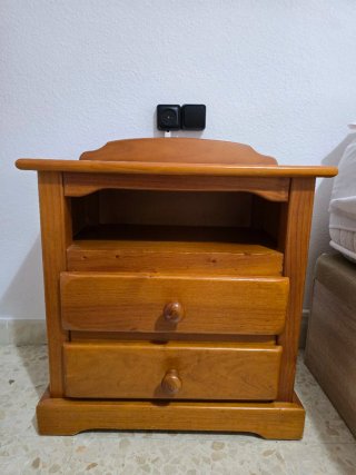 Cómoda de madera con espejo