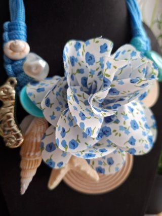 Collana donna estate con fiori e conchiglie