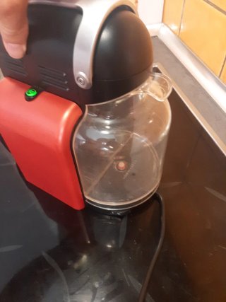Macchina da caffè Nespresso DeLonghi rossa