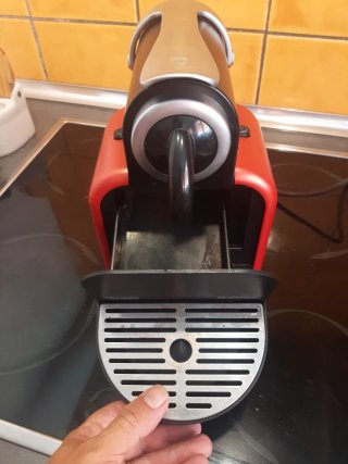 Macchina da caffè Nespresso DeLonghi rossa