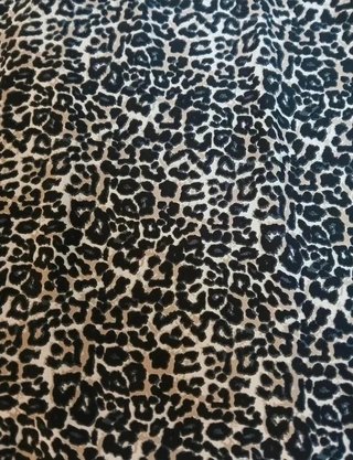 Abito leopardato con pizzo – elegante e femminile