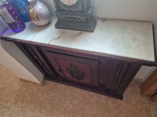 Mueble antiguo ornamental madera con repisa de pie