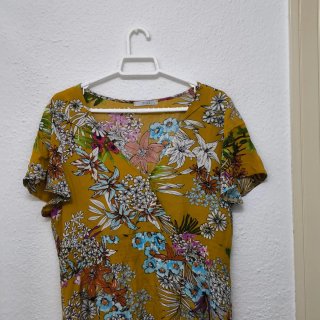 Vestido estampado floral amarillo