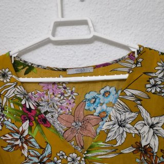 Vestido estampado floral amarillo