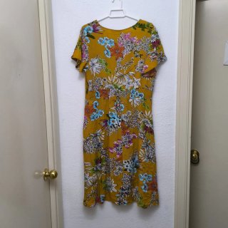 Vestido estampado floral amarillo
