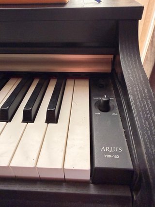 Piano Eléctrico negro lYamaha Arius YDP-162