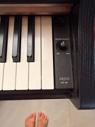 Piano Eléctrico negro lYamaha Arius YDP-162