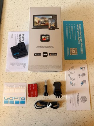 GOPRO HERO 4K CON CAJA Y ACCESORIOS COMO NUEVA