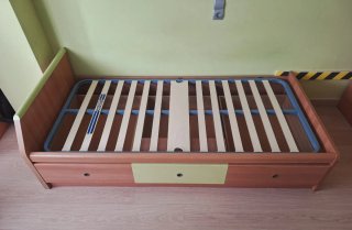 Cama juvenil con cajones de madera